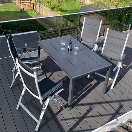 Ferienwohnung Raffael 100 Qm, 2 Grosse Betten Im Wohnzimmer Cuxhaven Eksteriør billede