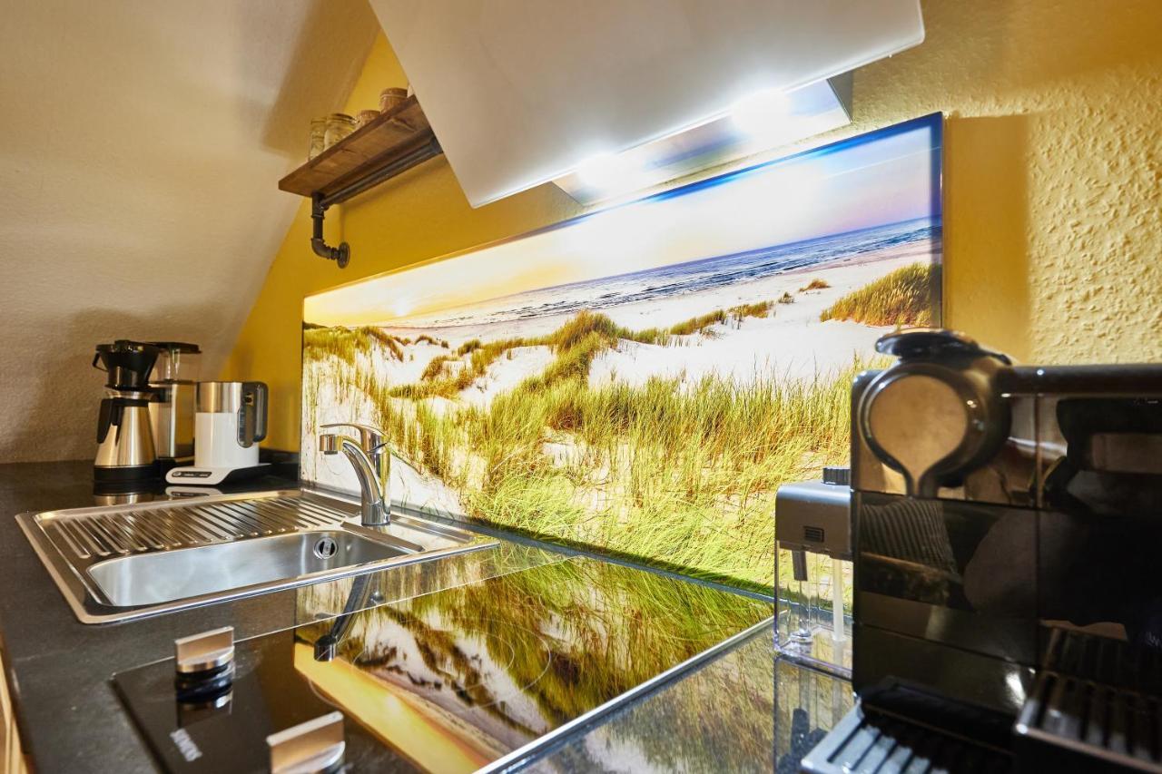 Ferienwohnung Raffael 100 Qm, 2 Grosse Betten Im Wohnzimmer Cuxhaven Eksteriør billede